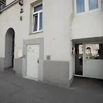 Spacious Apartment With Huge Shared Terrace And Grill Located Between City Centre And Donau River
