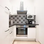 Apartment In The Central Area. 5 Minute\'S Walk To The Danube.