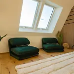 Orestaliving - Penthouse In 2Nd District With View