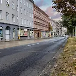 Cozy Apartment, 2 Private Terraces, 8 Min To City Center