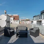Grosse Terrasse, Klimaanlage Und U-Bahn Naehe