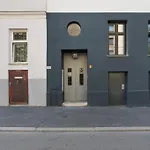 Grosse Terrasse, Klimaanlage Und U-Bahn Naehe