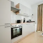 Chic Newly-Renovated Apartment Steps From Subway In Vienna\'S Hernals District