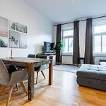 Cozy Apartment Steps Away From Subway Station