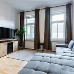 Cozy Apartment Steps Away From Subway Station
