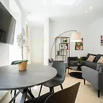 Chic Newly-Renovated Apartment Steps From Subway In Vienna\'S Hernals District