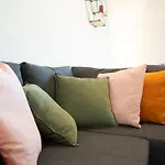 Stylish 2 Floor Penthouse • 15 Min To City Center