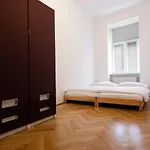 3-Bedroom Apartment In Central Vienna