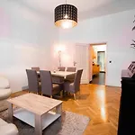 3-Bedroom Apartment In Central Vienna