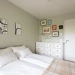 Dream Apartment - Central And Quiet With Ac And Free Parking Garage