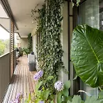 Dream Apartment - Central And Quiet With Ac And Free Parking Garage