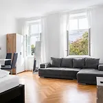 Superb 7Br Shared Apartment- Near Hauptbahnhof