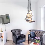 Der Mann! Tolle Wohnung Mit Zentraler U-Bahn!