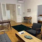 Altbau Traum Mit Klimaanlage Im Zentrum, Ruhelage
