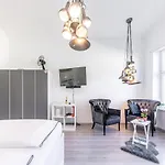 Der Mann! Tolle Wohnung Mit Zentraler U-Bahn!