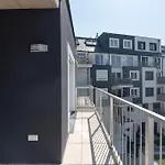 Neu Und Hell In Zentraler Ruhelage Mit Parkplatz
