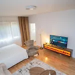 Next To City Center Cozy Apartment
