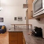 Zentrale Ruhelage Im Typischen Wiener Altbau