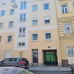 Quiet & Stylish Apartment In Vienna For 4 Guests