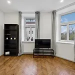 Big Spacious Central Apartment In Vienna
