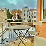 Premium Apartment With Balcony In Classy Area