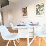 Rooftop Terrace, Free Garage Parking And Pool!