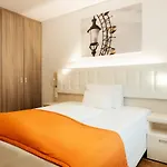 Oliver Apartments | Contactless Check-In