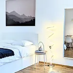 Cozy ROOM in the Lassallestraße 13!