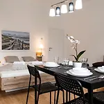 Fulfilling 2Br Apt. Very Central And Good Located