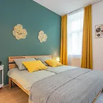 Beautiful Apartment - 12 Minutes To City Center