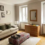Modern & Charming @ Villas Quarter! 7Min To Center