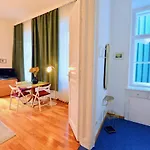 Charming With Balcony In Hip & Trendy Margareten
