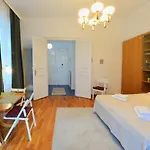 Charming With Balcony In Hip & Trendy Margareten