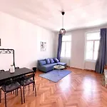Brand New Spacious & Stylish Aptmt In City-Centre