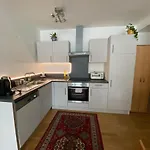 Apartment 9 Stops Away From City-Centre