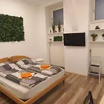 City Apartment Mit Direktzugang