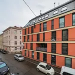 15 C&J\'S Apartment