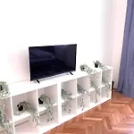 Brand New Spacious & Stylish Aptmt In City-Centre