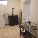 Spacious Apartment Near The Center