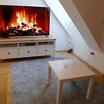 Cosy Modern Apartment With A/C And Balcony