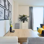Skyscraper-Feeling With Parking Nearby