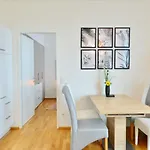 Skyscraper-Feeling With Parking Nearby