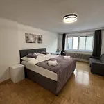 *Luxurious And Spacious Family Apartment*