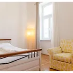 Cheerful 2Br Apartment - Suitable For Longstays