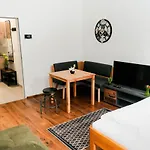 Wonderful, Modern City Center Apartment