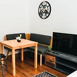 Wonderful, Modern City Center Apartment