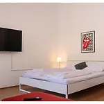 Sweet 3Br Shared Apt Near Wiener Stadthalle & Central