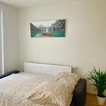 Bright Modern Flat With Balcony
