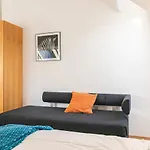 Lovely 2 Apartments - Suitable For Long Stays