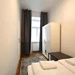 Universum Apartment 4